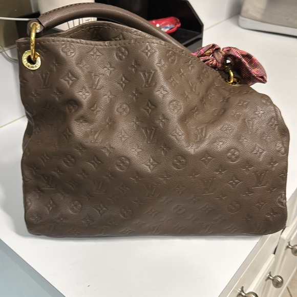 Authentic Louis Vuitton artsy - Picture 3 of 15